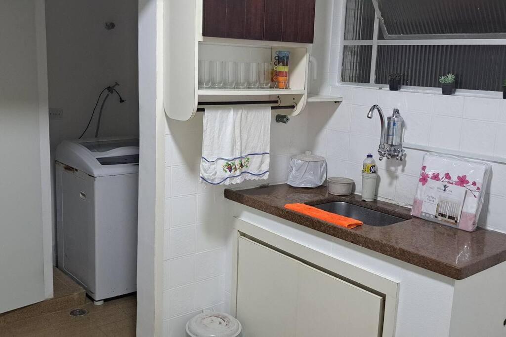 Apartamento Charmoso A 400Mts Da Praia Da Enseada グァルジャー エクステリア 写真