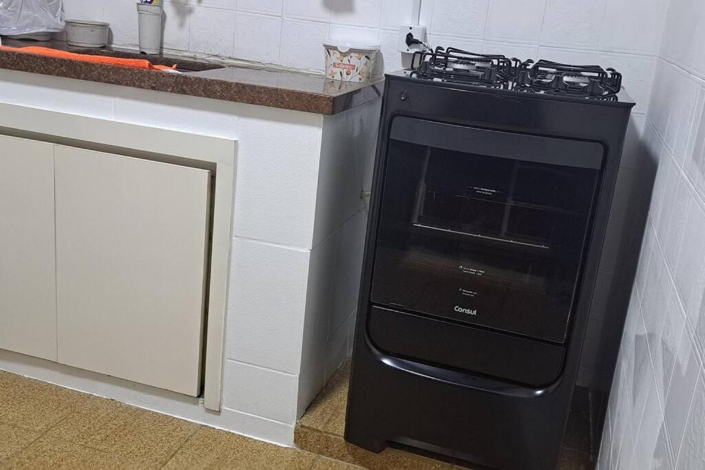 Apartamento Charmoso A 400Mts Da Praia Da Enseada グァルジャー エクステリア 写真