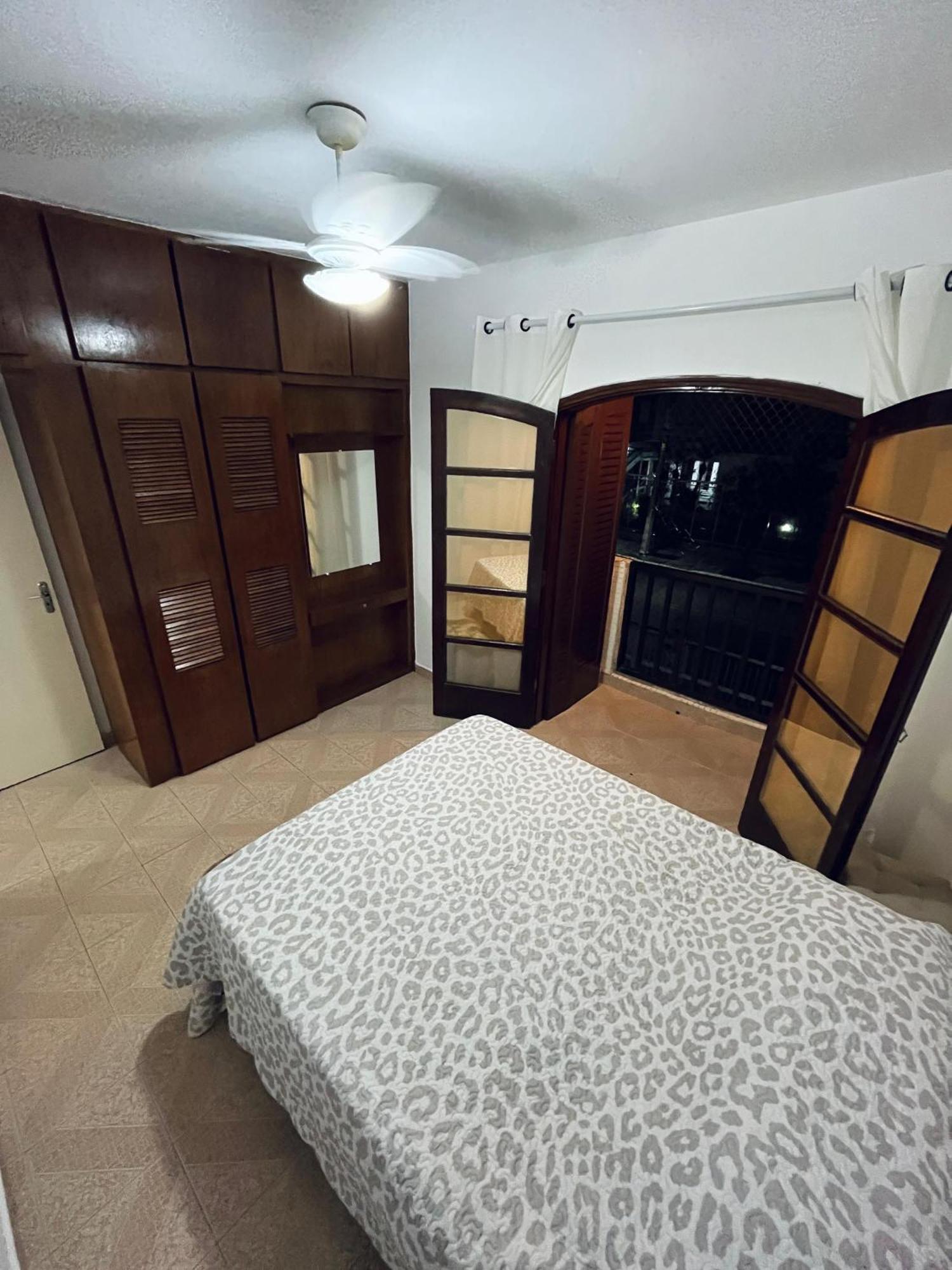 Apartamento Charmoso A 400Mts Da Praia Da Enseada グァルジャー エクステリア 写真